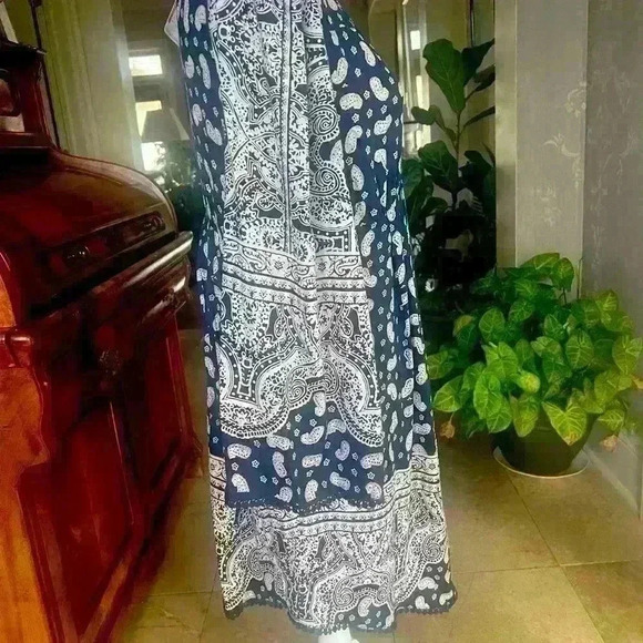 Nostalgia Boho ladies dress NWT Large. Flowy airy fringe on sleeves and bottom. - Picture 5 of 10